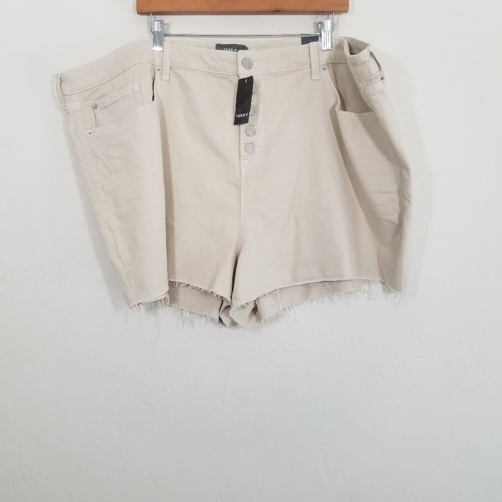 NWT Torrid Classic Denim High-Rise Short Button Fly Raw Hem Plus Size 26